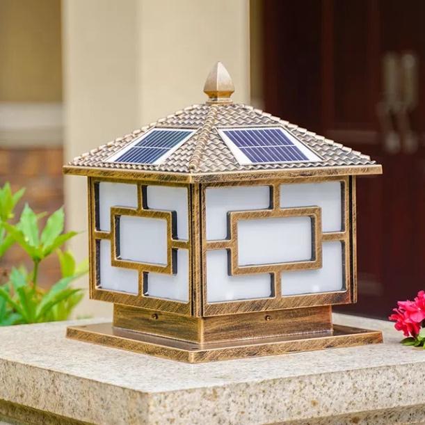Đèn trụ cổng 4 mái tích điện hồng ngoại thời thượng COT018