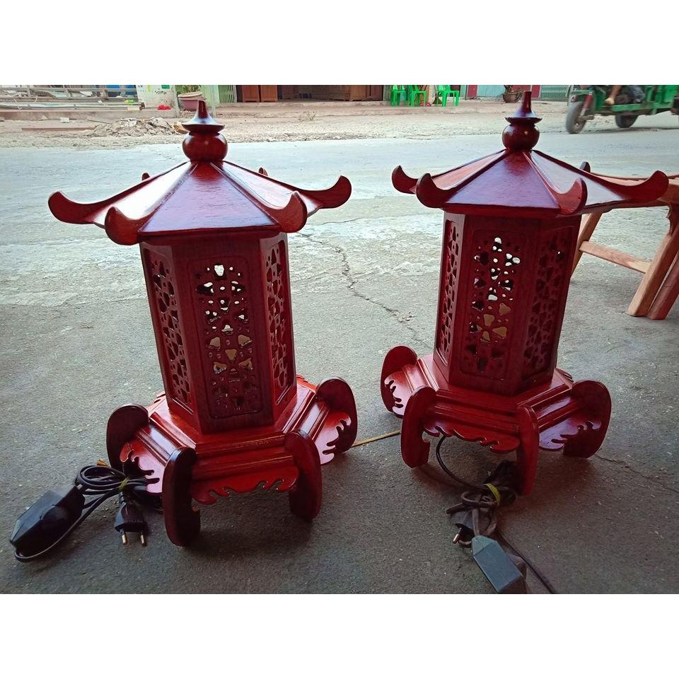 Cặp đèn thờ gỗ hương