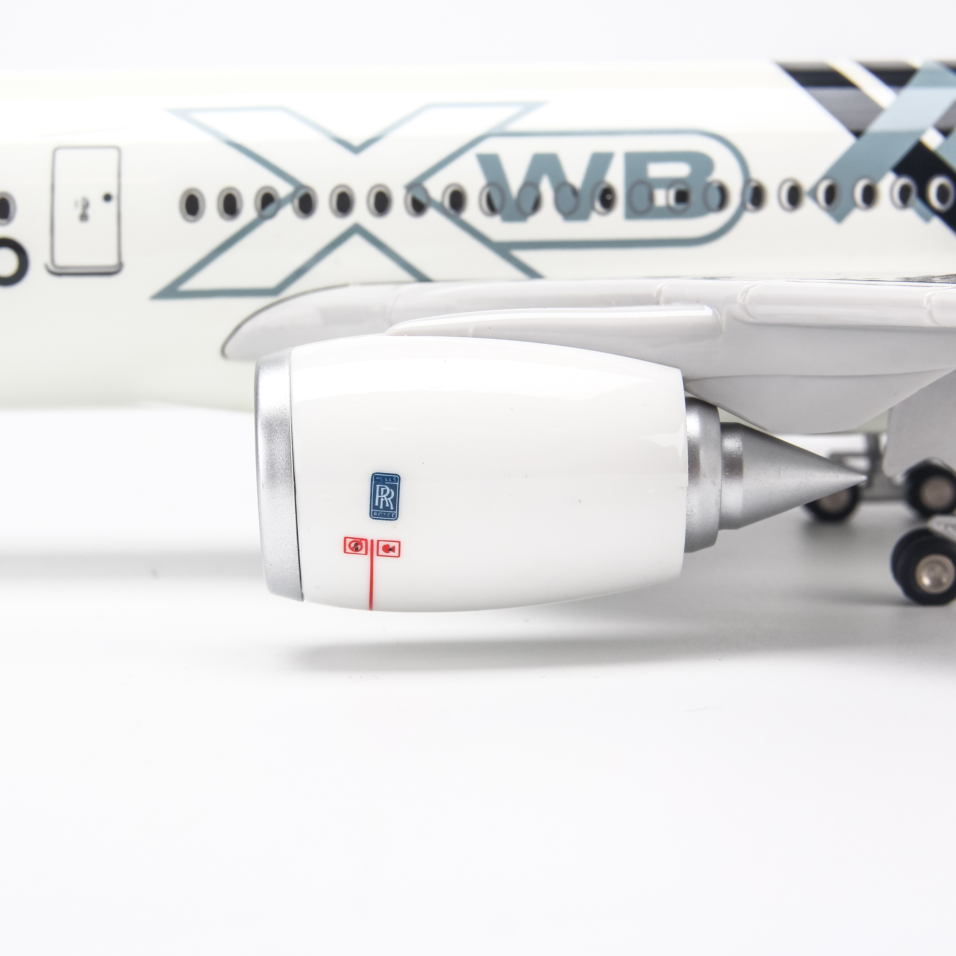 Mô hình máy bay Original Striped Airbus A350 lắp ráp có đèn 47cm MBMH46