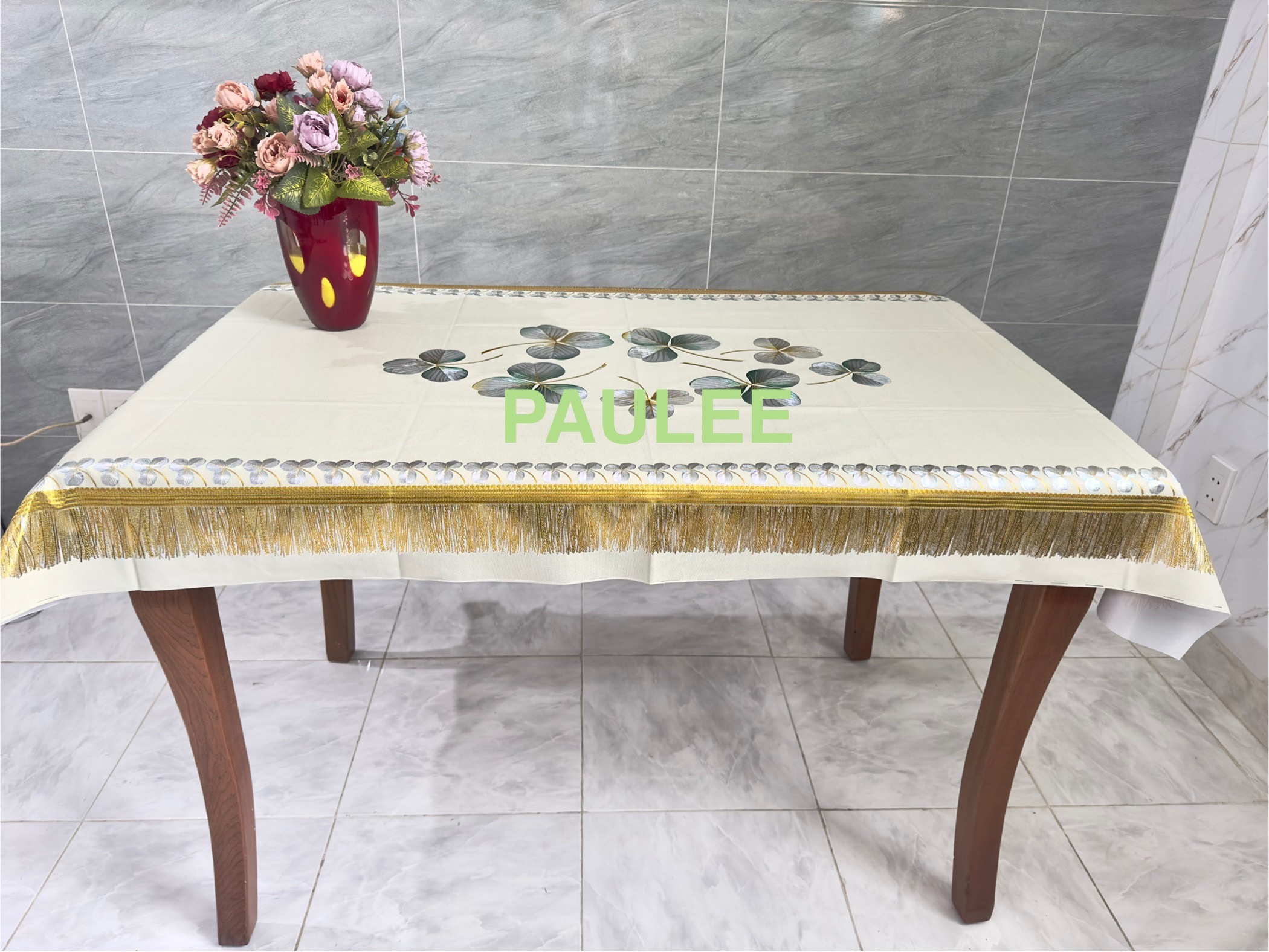 (Tặng 1 lót phần ăn 30x45 cm) Khăn trải bàn W.751 90x150 cm, hoa văn nổi - sang trọng, không thấm nước, dễ làm sạch