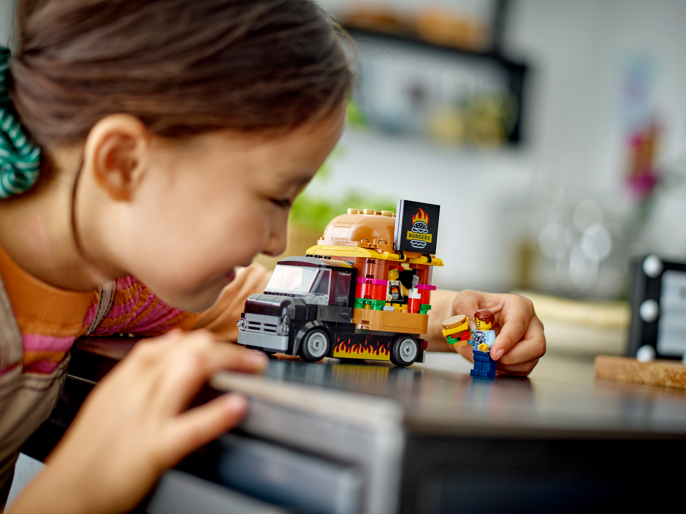 Đồ Chơi Lắp Ráp Xe Tải Burger Lưu Động - Burger Van - Lego City 60404 (194 Mảnh Ghép)