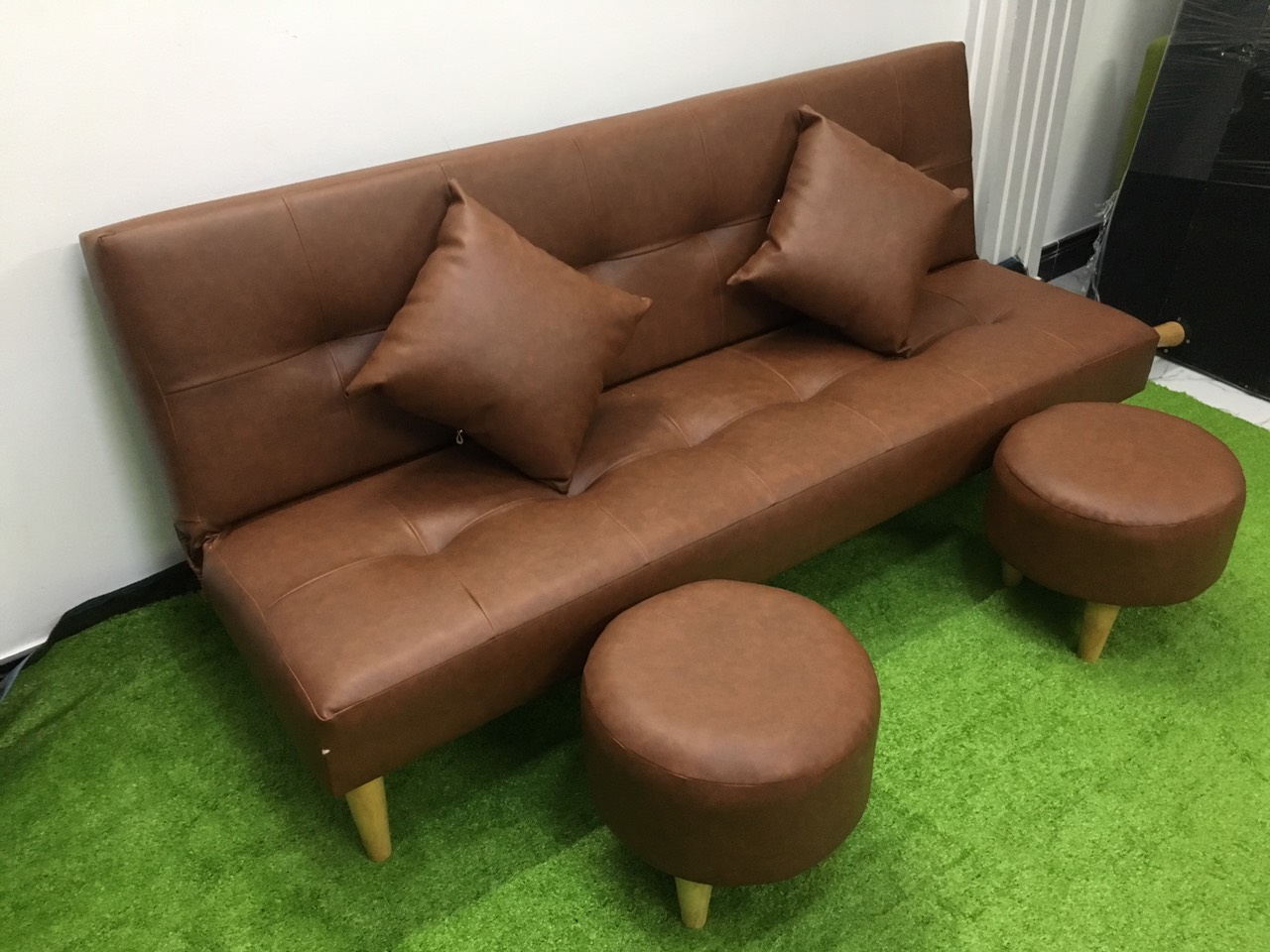 Sofa bed, sofa giường màu nâu và 2 đôn tròn SB16