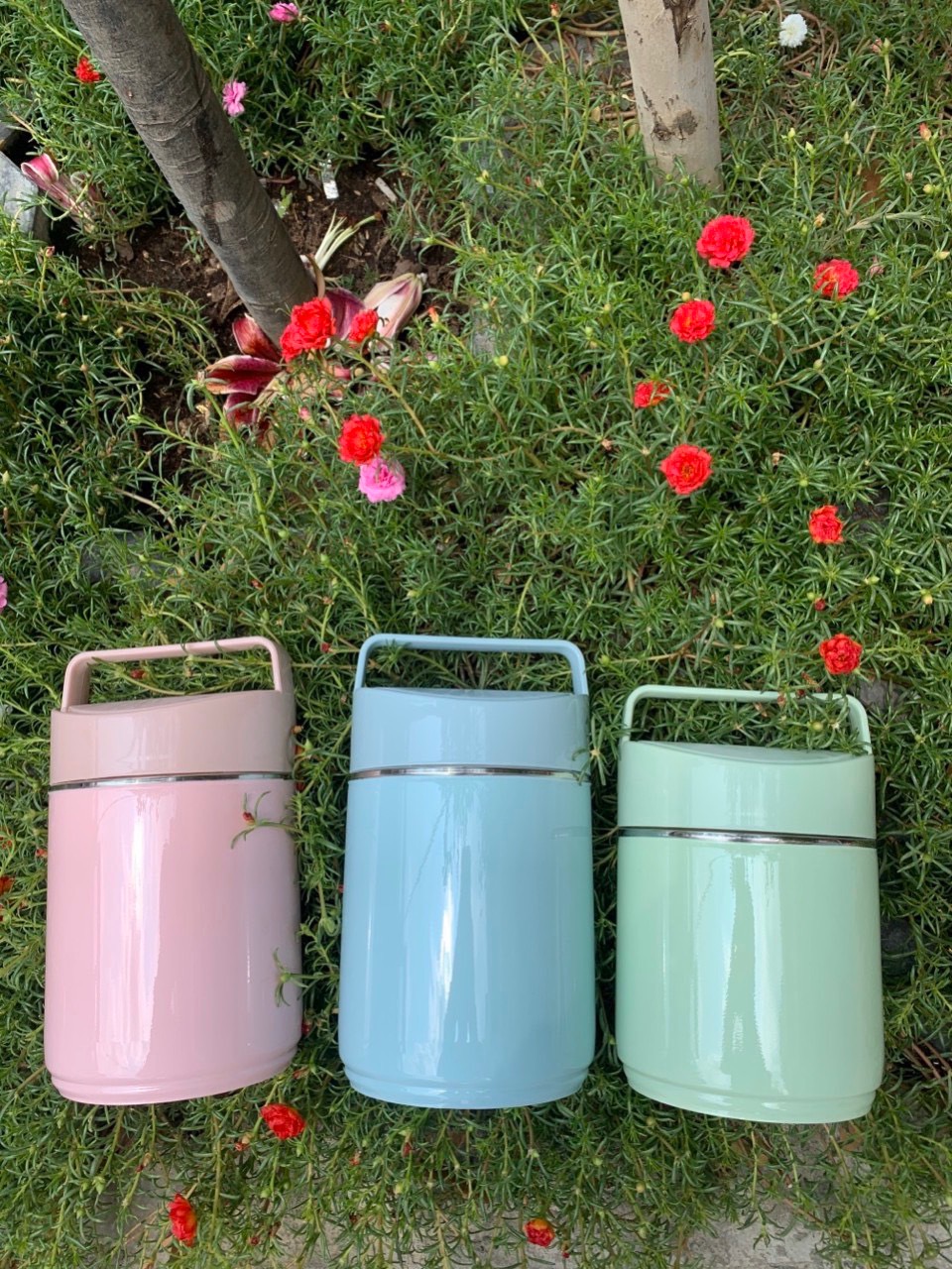 Càmen cách nhiệt 1.6L xanh biển, có ngăn nhỏ bên trong