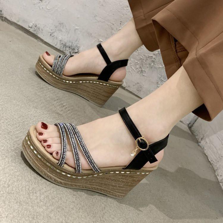 Sandal đế xuồng nữ 9 phân 3 quai chữ chéo (mã 2313-sandal xuồng