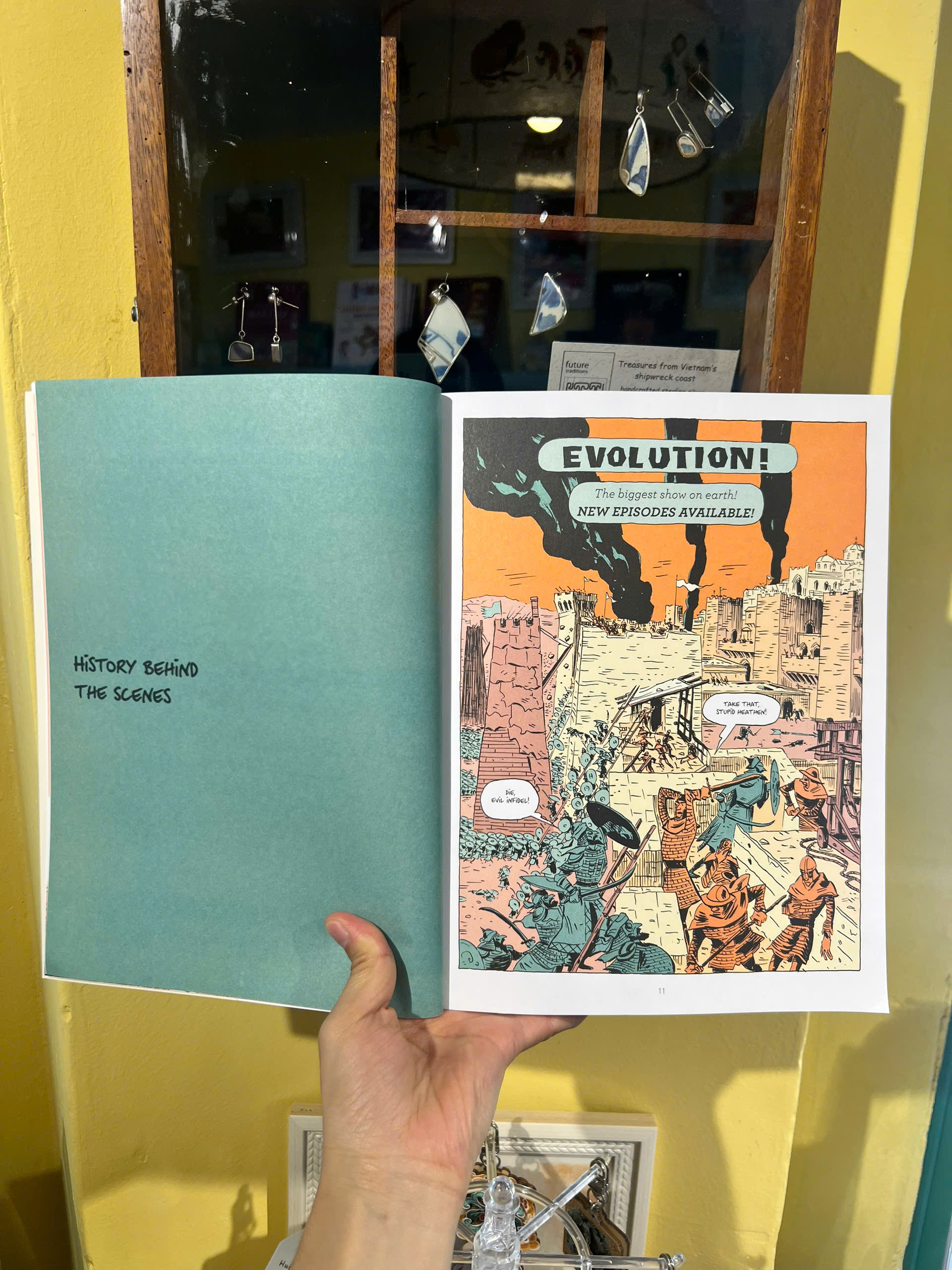 Sách - Sapiens: A Graphic History, Volume 3 by Yuval Noah Harari | History / Comics / Ngoại văn