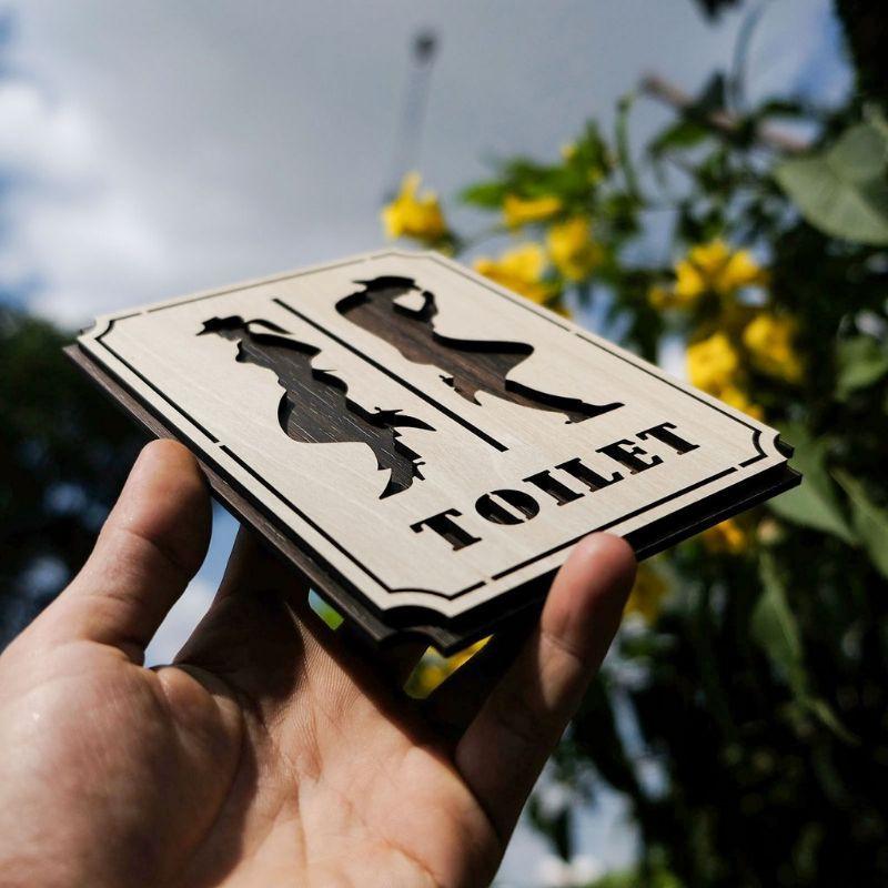 Bảng gỗ Toilet dán tường cho shop, cafe, nhà hàng