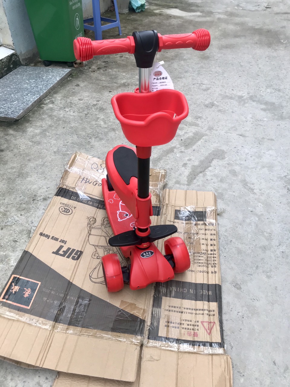 Xe scooter 3 bánh tự cân bằng, 3in1 có ghế gấp gọn, xe chòi chân thăng bằng có nhạc và Full ĐÈN LEZ từ ghế xuống bánh có tay cầm, giỏ đồ đi kèm