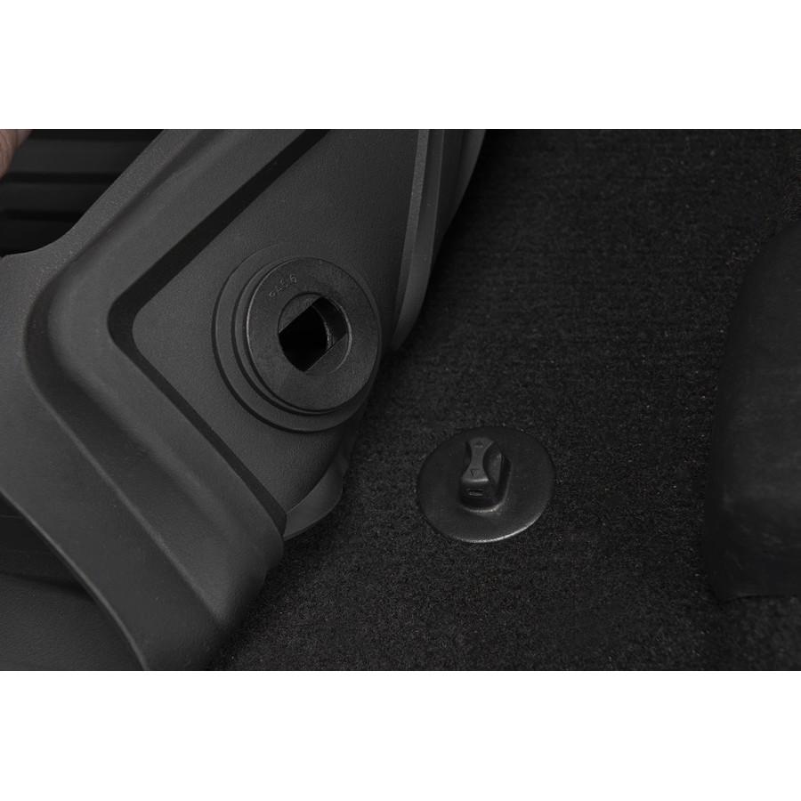 Hình ảnh Thảm lót sàn ô tô TOYOTA NEW CAMRY 2017- đến nay Chất liệu TPE, thiết kế sang trọng tinh xảo thương hiệu Macsim 3w
