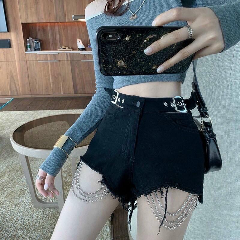 Quần short đùi dây xích kaki lưng cao khoét hông