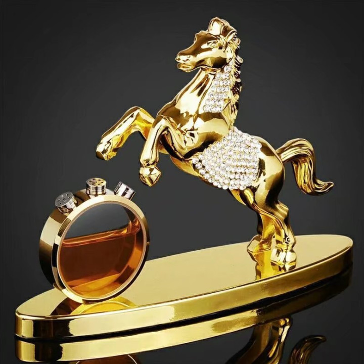 Tượng nước hoa ngựa mạ vàng đính đá pha lê trang trí taplo ô tô kích thước 20x15x6.5cm