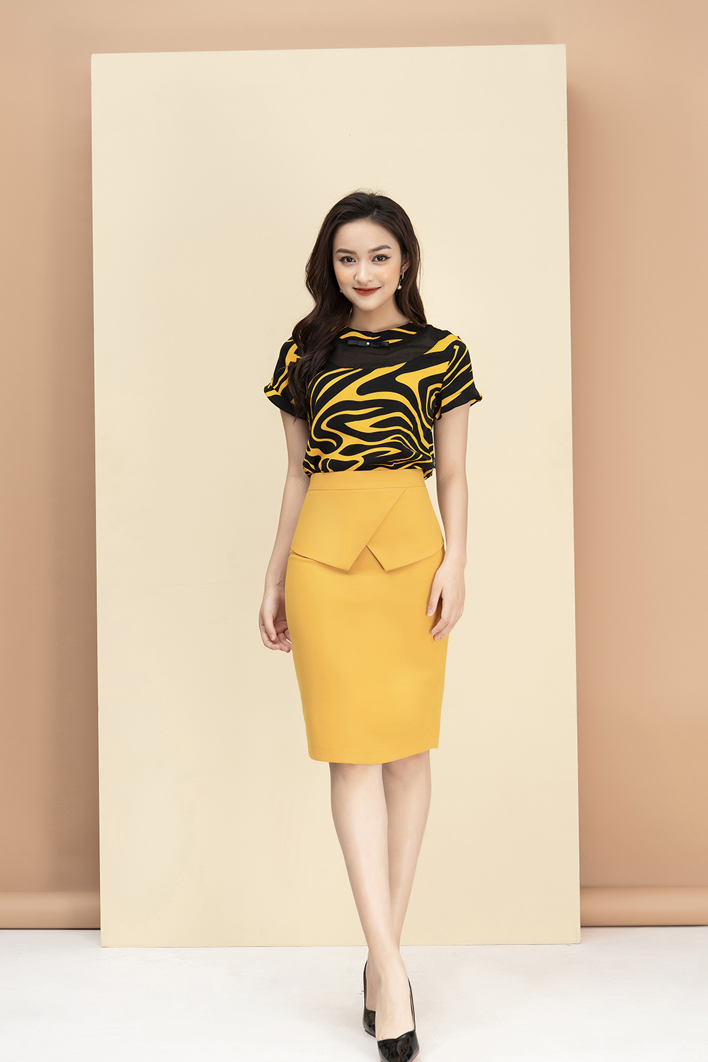 Áo Sơ Mi Nữ Cổ Tròn Ngắn Tay LUPERI LFSM1107 Chất Liệu Lụa Cát Hàn Quốc Cho Nữ Đi Làm Đi Chơi