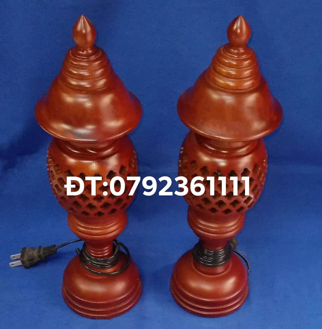 ĐÔI ĐÈN THỜ GỖ HƯƠNG CAO 34CM ĐK CHÂN ĐẾ 10CM