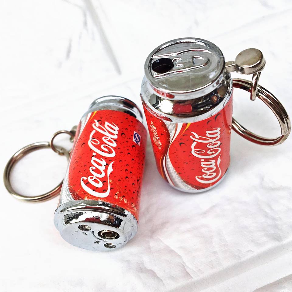 COMBO 2 BẬT LỬA MÓC KHÓA HÌNH LON NƯỚC COCACOLA