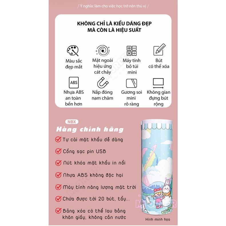 Cô gái dễ thương đi du lịch ngày xuân