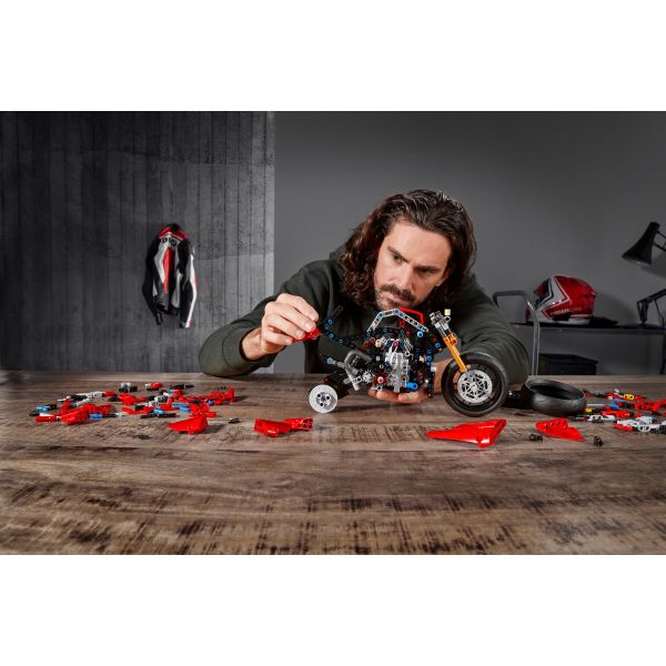 Đồ chơi lắp ráp LEGO TECHNIC Siêu mô tô Ducati Panigale V4 R 42107