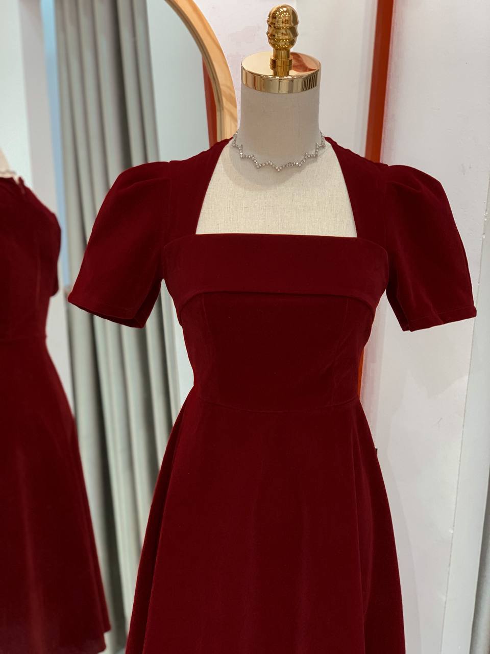 Đầm chất nhung dáng xòe cổ vuông MDU2019