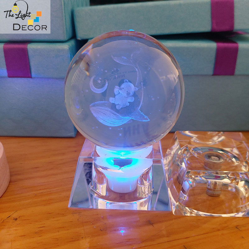 Bộ Quà Tặng Quả Cầu Pha Lê 3D larser LED cá heo gấu trăng dễ thương 6cm (tặng đế đèn + hộp quà)