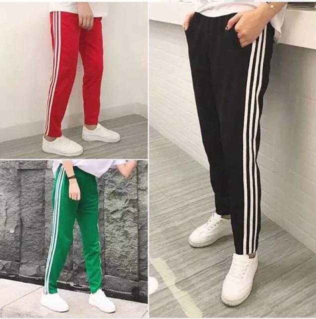 Quần jogger 3 sọc nữ không bo chân có màu đỏ siêu hot