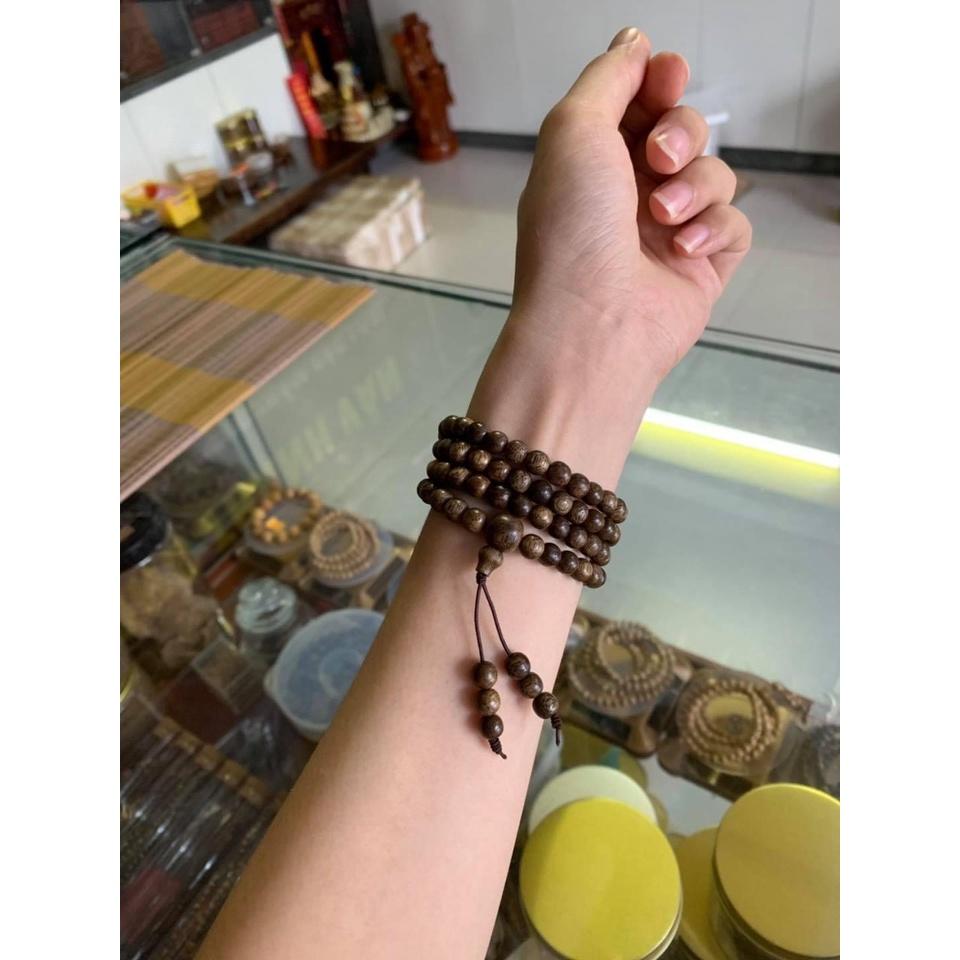 VÒNG TAY TRẦM HƯƠNG M23 CHUỖI 108 HẠT ĐÃ TRÌ CHÚ KHAI QUANG ĐIỂM NHÃN TẶNG KÈM HỘP GẤM SANG TRỌNG SHV