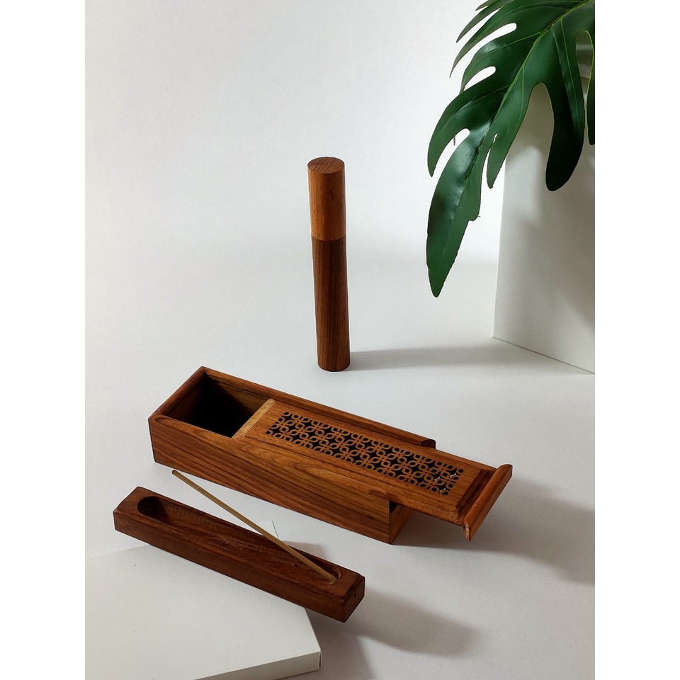 Hộp Xông Bộ Ba Trầm Hương Thiện Sanh Làm Từ Gỗ Hương Gồm Đế Cắm Nhang, Hộp Đựng Và Ống Đựng Thích Hợp Mang Đi Du Lịch
