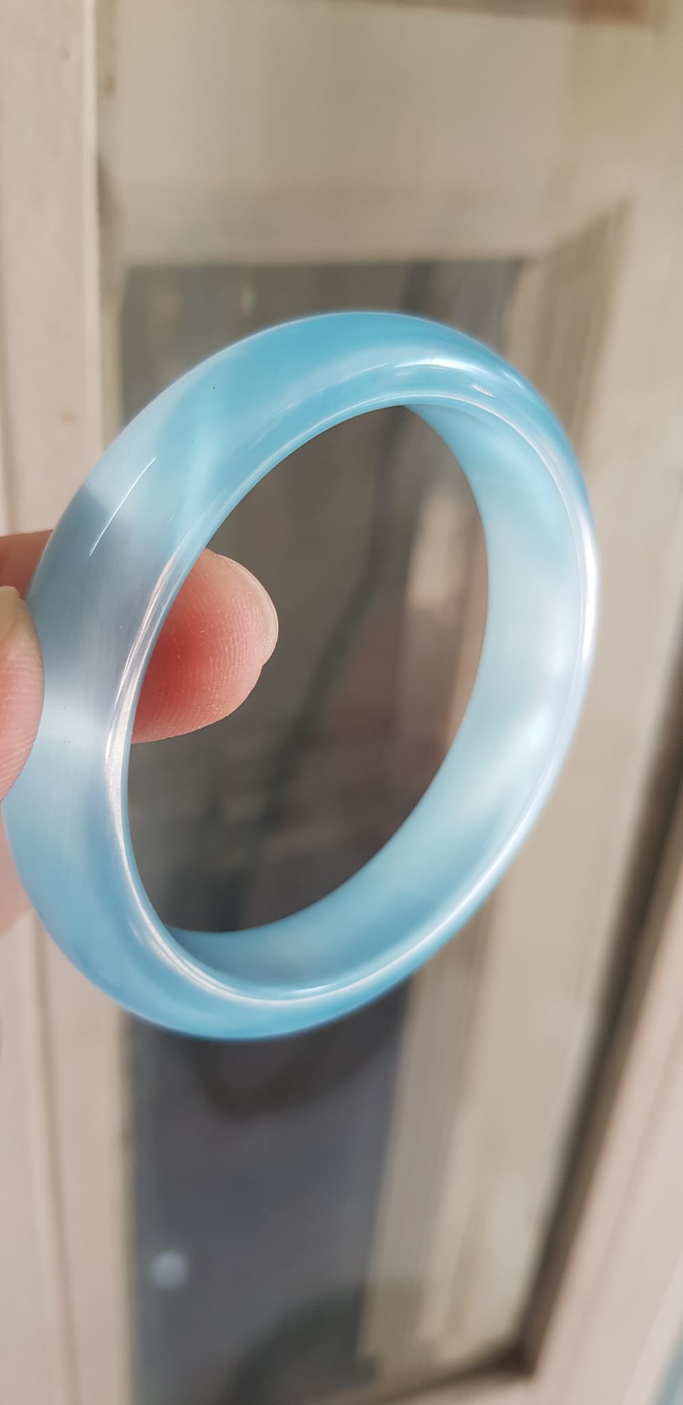 Vòng tay nữ đá mắt mèo Xanh dương nhẹ bản hẹ mới Ni 53mm x cao 12mm x dầy 6,5mm Nữ 49kg - 54kg đeo Vòng màu xanh dương nhẹ xinh tươi đẹp rẻ lắm chuẩn hợp nữ mệnh thuỷ mệnh mộc ạ