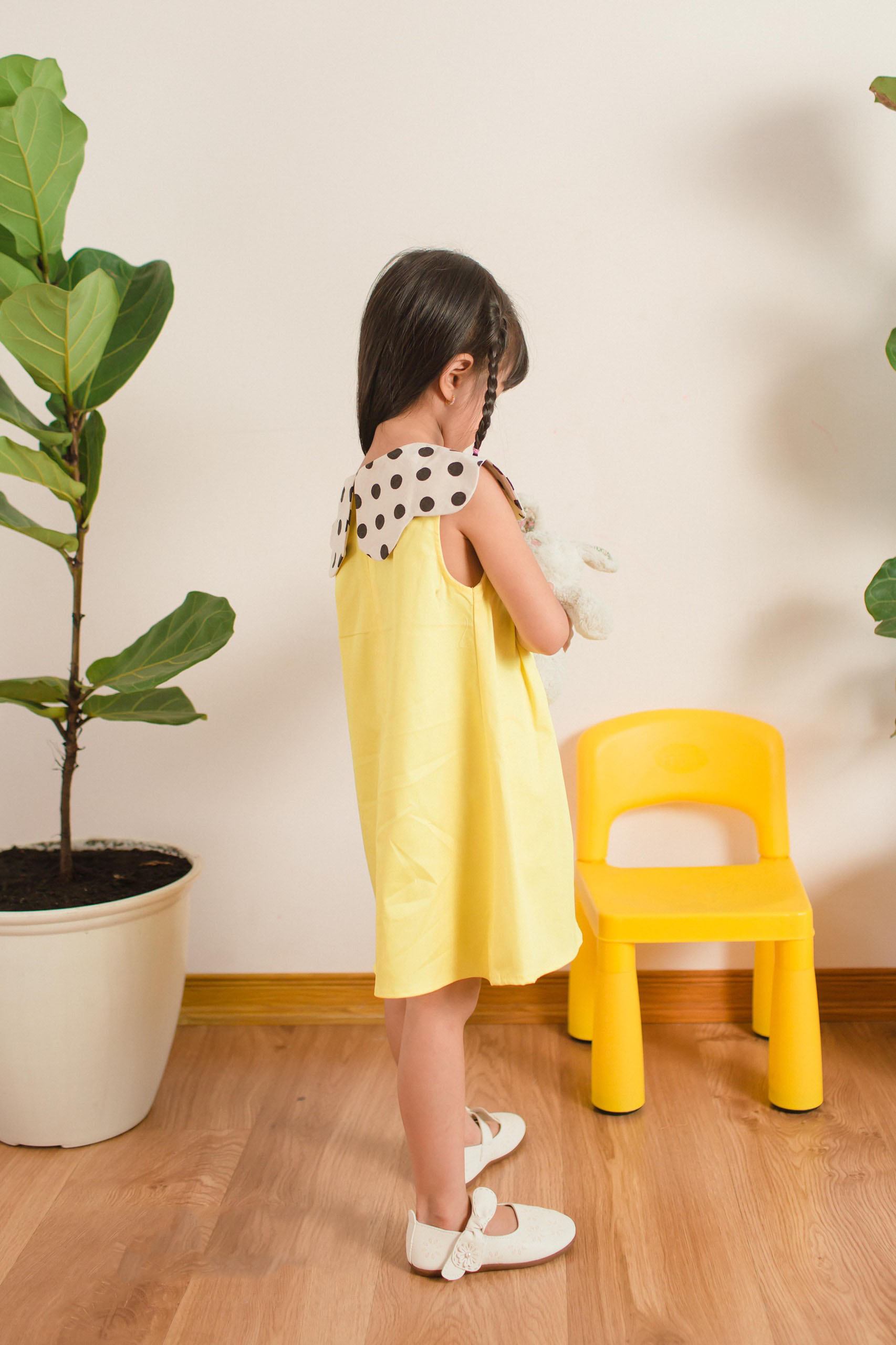 Đầm Vàng Công Chúa Cổ Chấm Bi Dành Cho Bé Từ 1 Đến 6 Tuổi