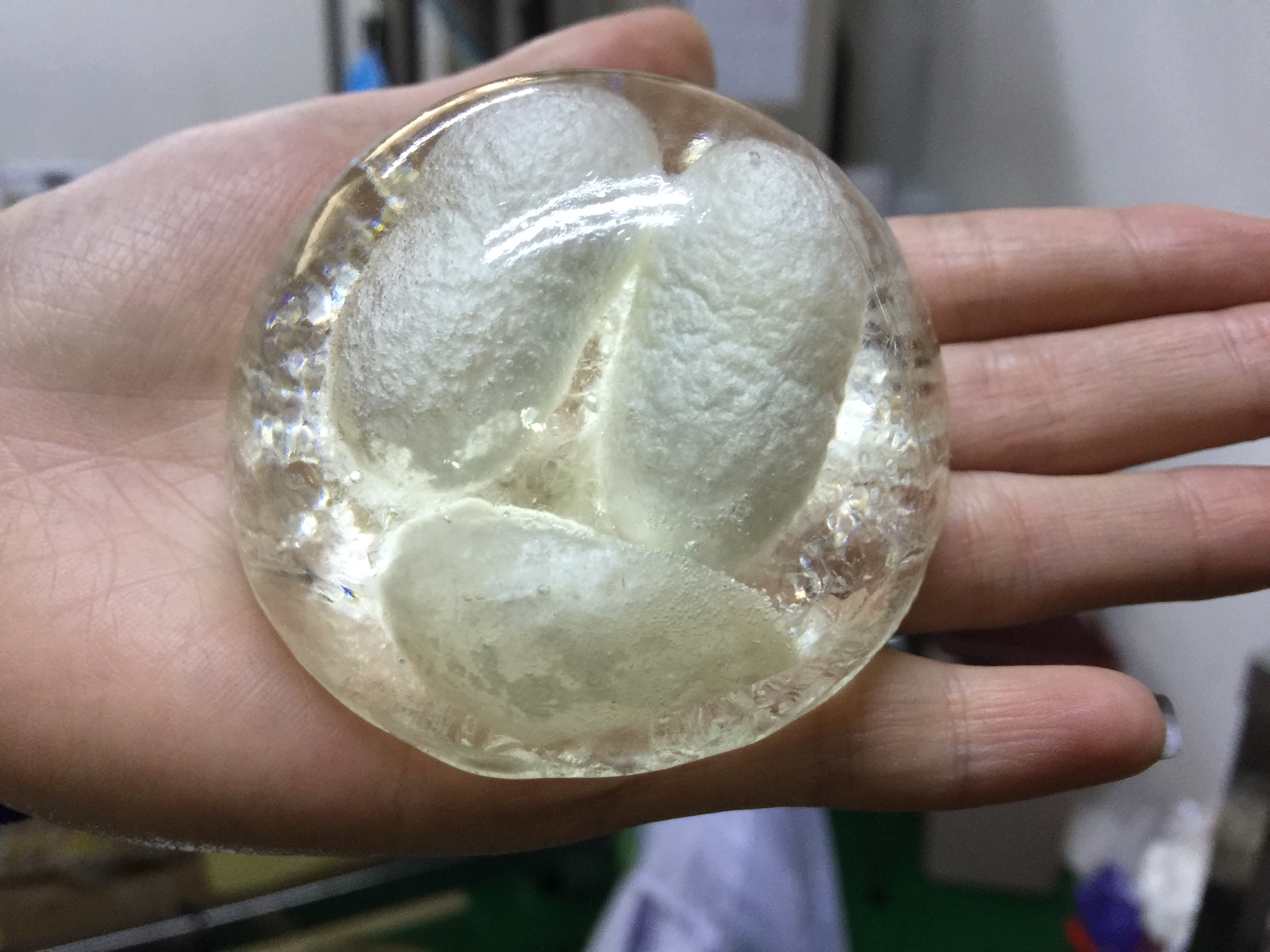 Xà bông Amino kén tơ tằm Tha Von , khôi phục và kích thích tế bào sản sinh collagen, elastin giúp da không bị chảy xệ, phòng lão hóa, mịn màng, trắng trẻo, da đàn hồi tốt hơn
