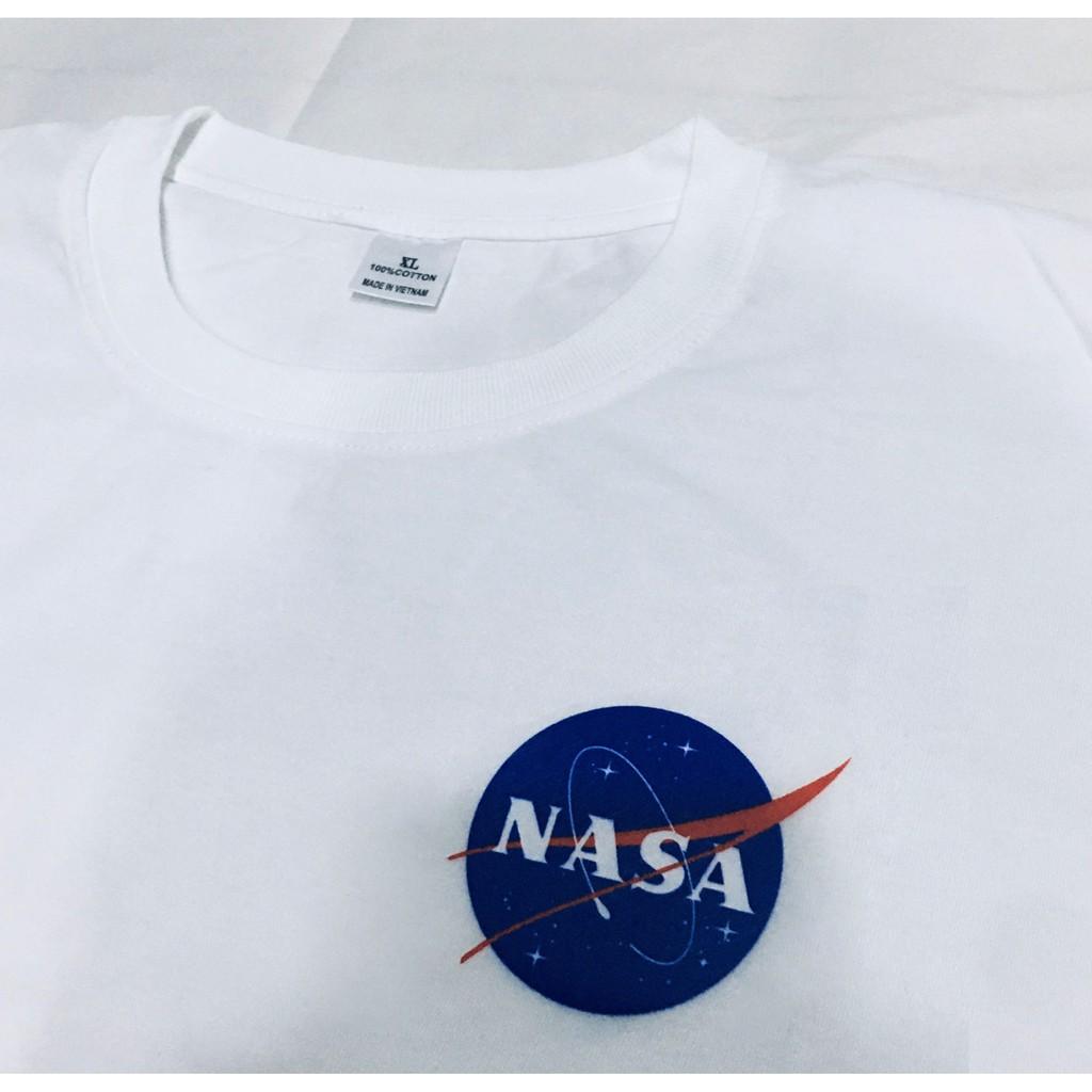 Áo thun NASA có in logo trên tay áo