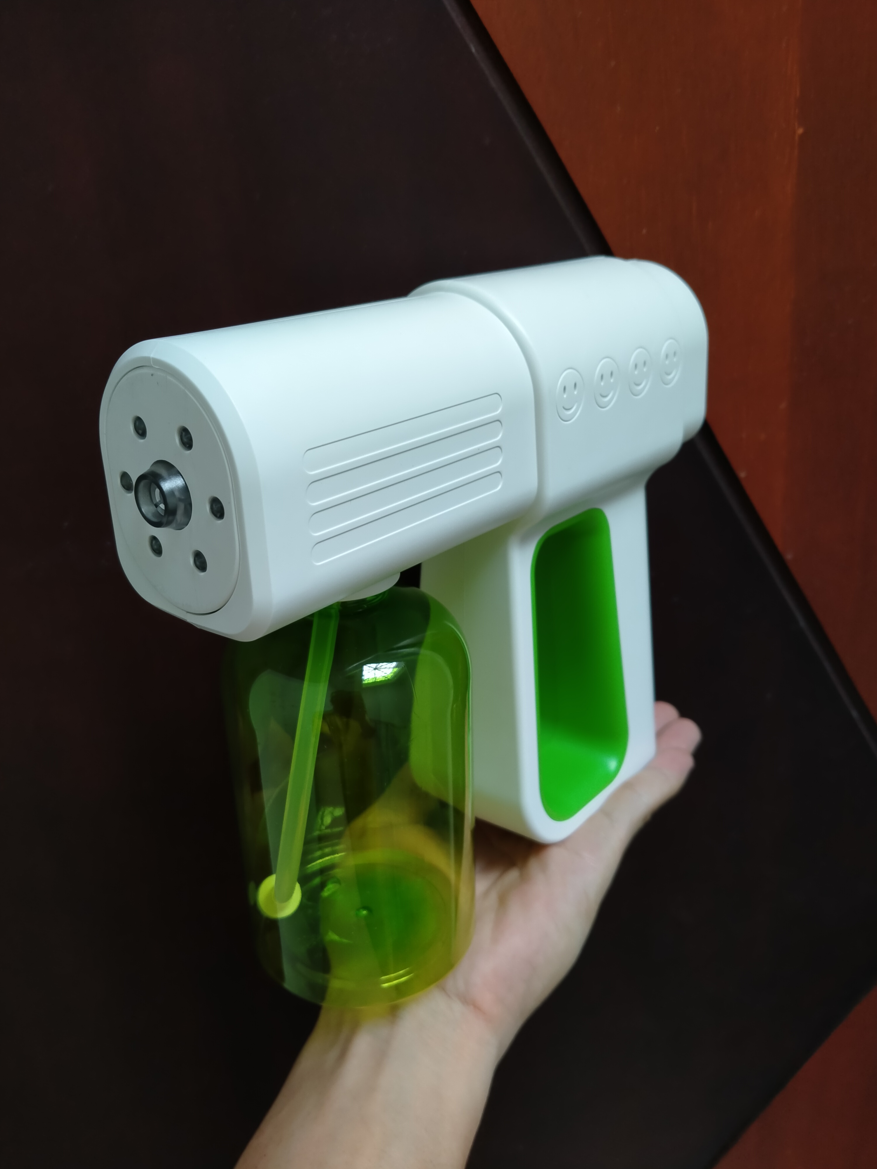 Máy khử khuẩn uv kết hợp dugn dịch sát trùng nano