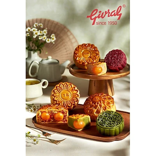 Bánh Trung Thu Givral - Thập Cẩm Gà Quay Vi Cá Đặc Biệt (2 Trứng/250gr)