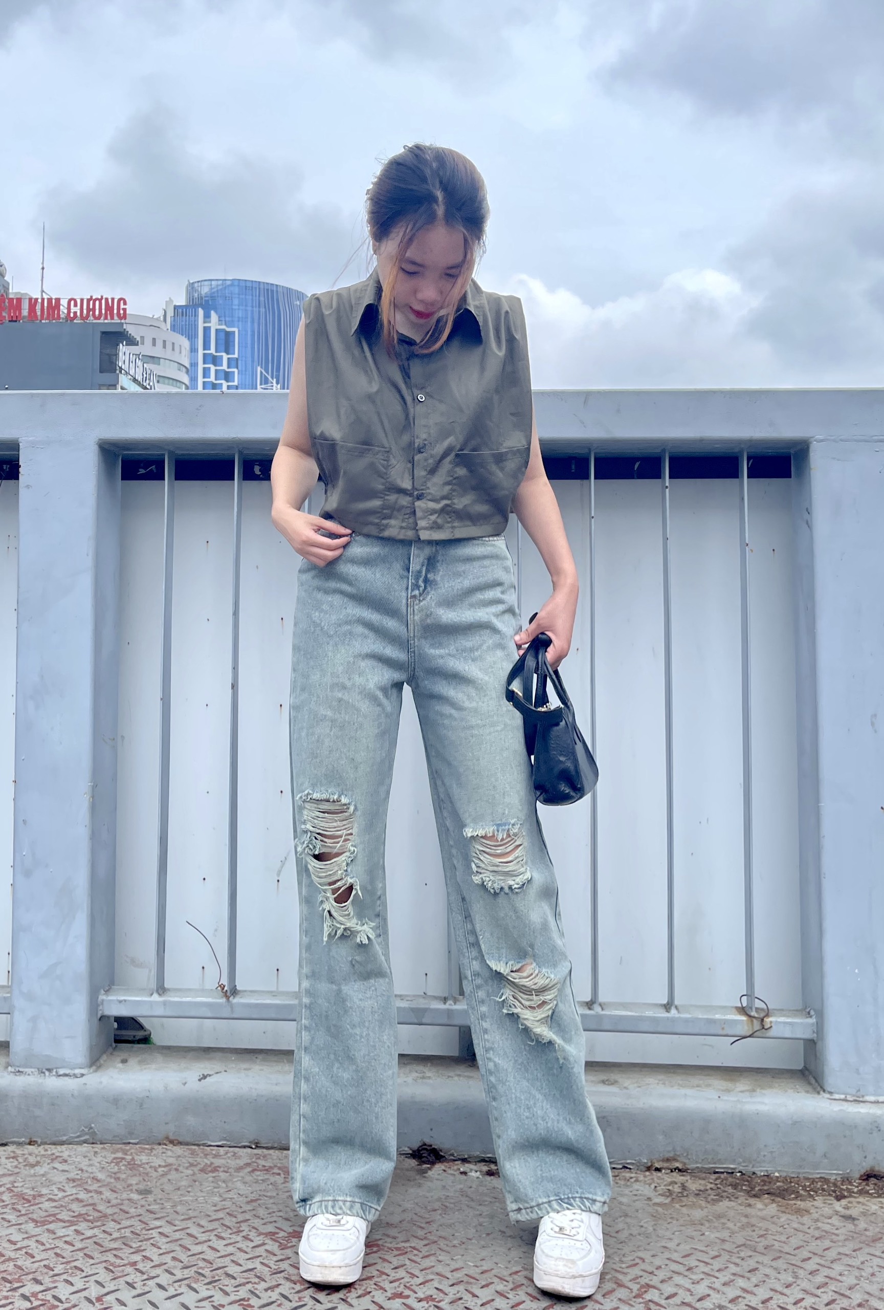Set Quần Jeans và Áo Sơ Mi siêu hack dáng dành cho các nàng