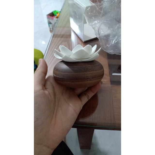 LỌ TĂM GỖ HOA SEN MẦU NÂU ĐEN, VÂN GỖ