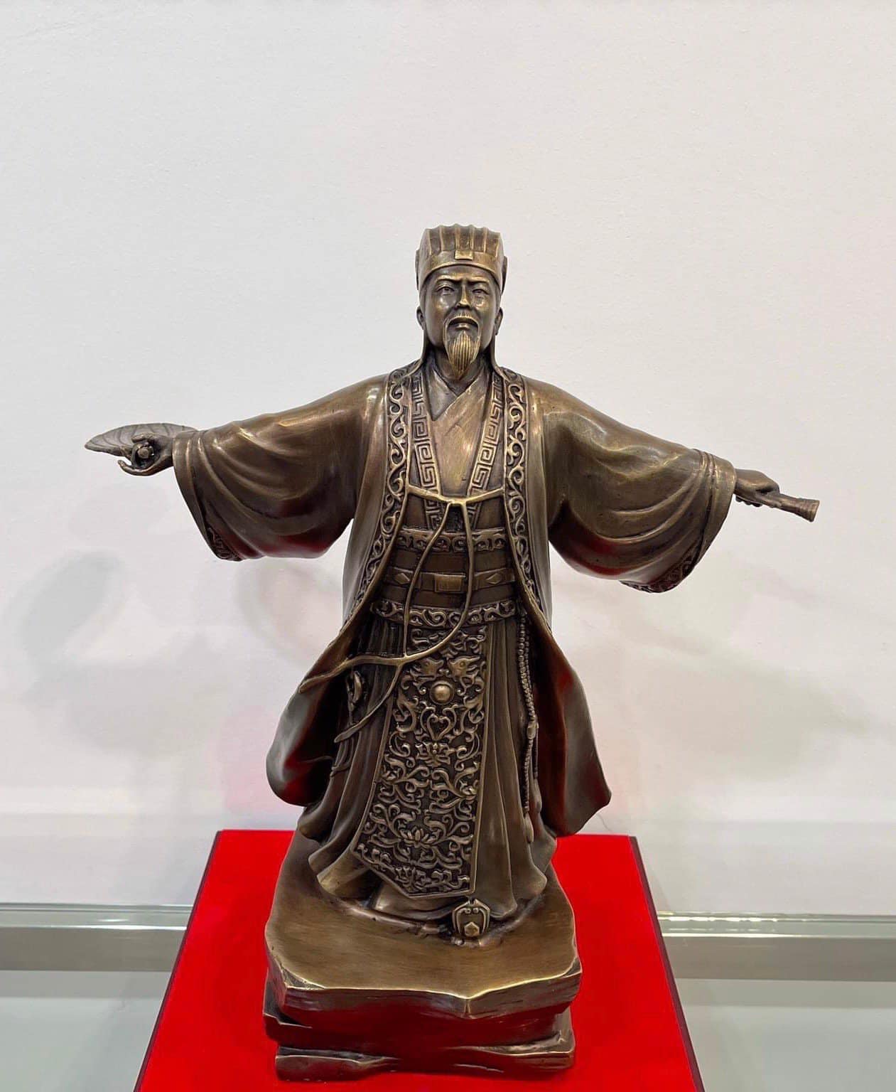 Tượng Khổng Minh đón gió bằng đồng hun - Tượng Gia Cát Lượng