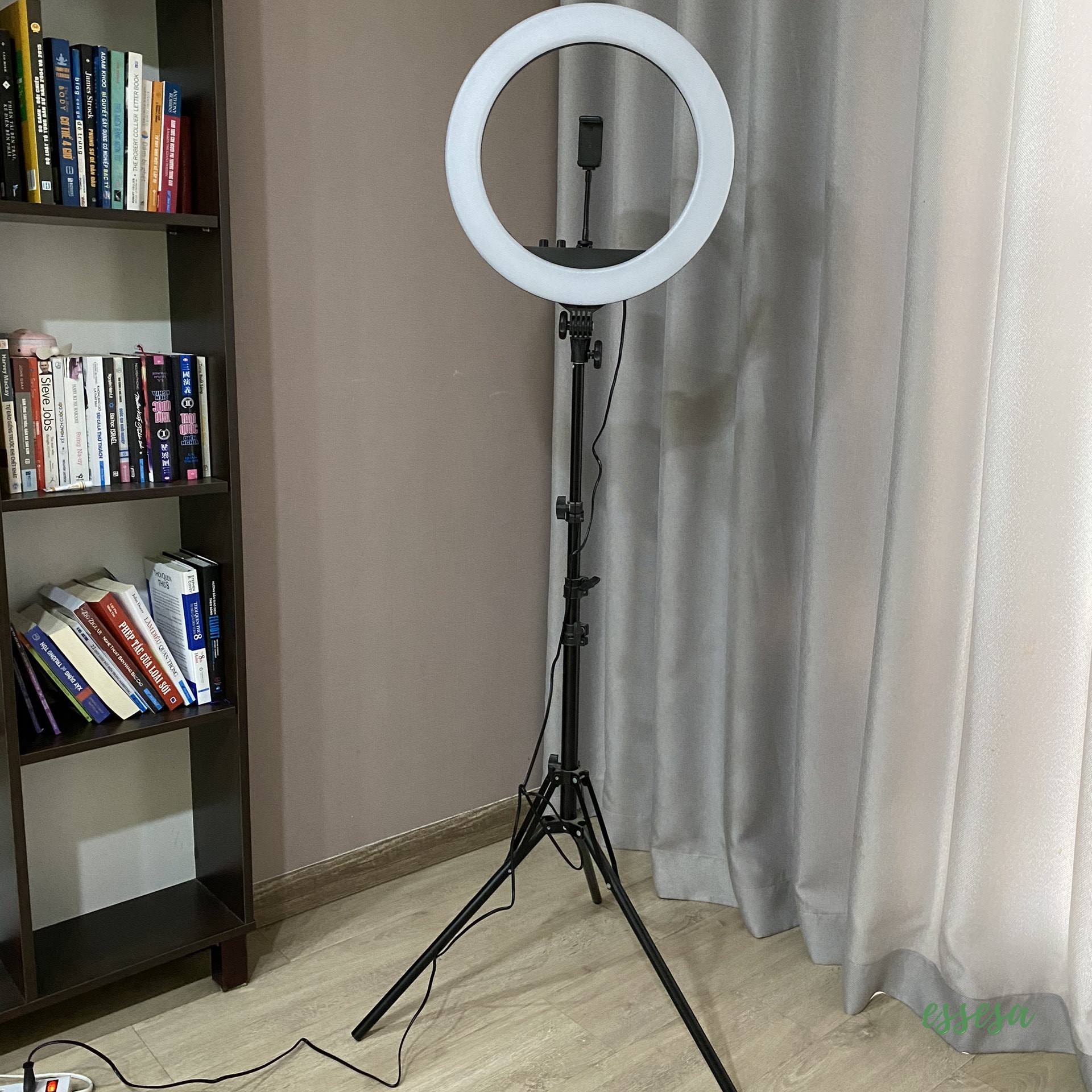 Đèn livestream/Đèn Led Trợ Sáng Essesa Ring RL18 Chiếu Sáng Studio, Makeup, Quay Phim , Chụp Ảnh, Livetream, Selfie Kèm Kẹp Điện Thoại Tùy Chỉnh, Gương 2 Mặt - Hàng Chính Hãng