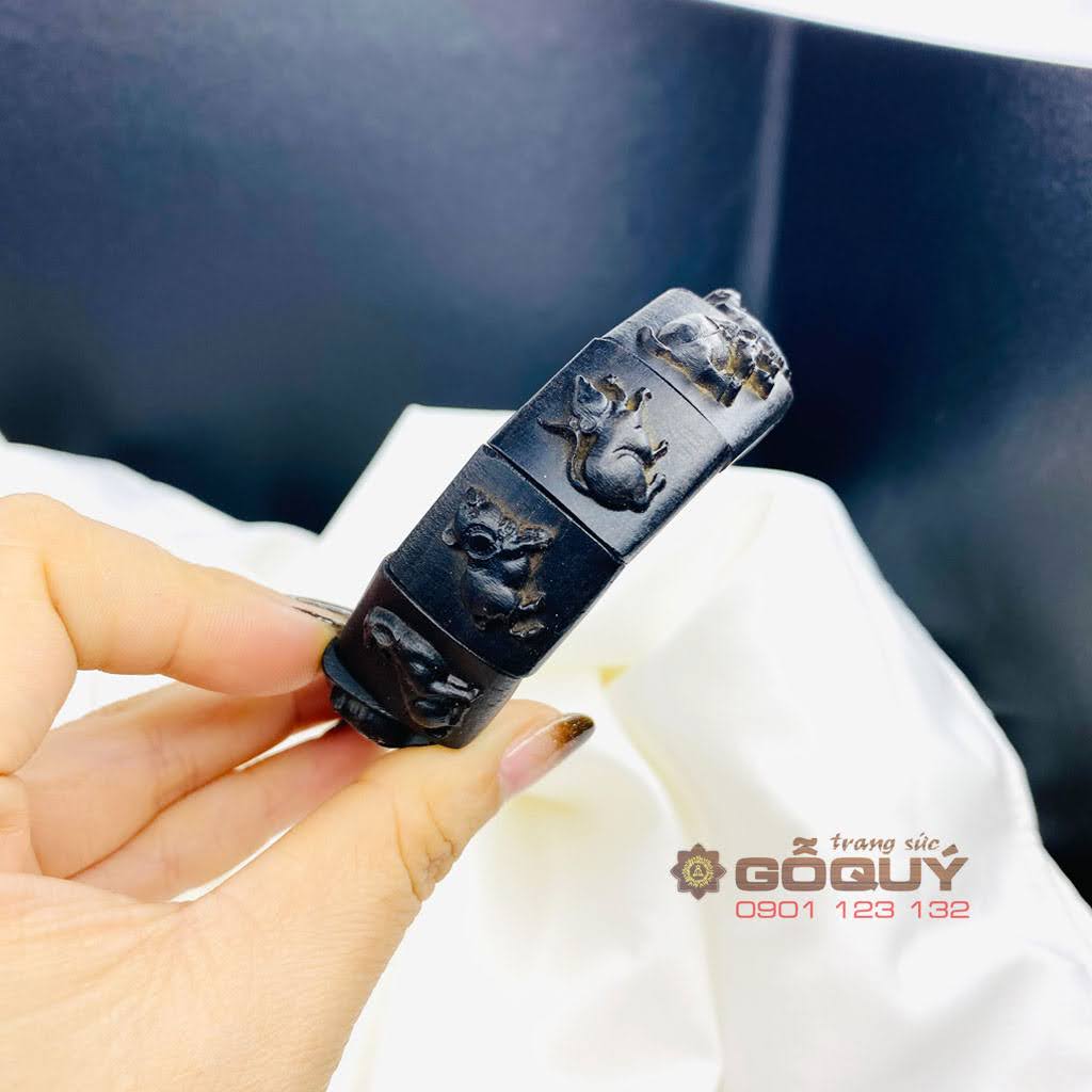 Vòng tay gỗ phong thủy 12 con giáp gỗ mun đen