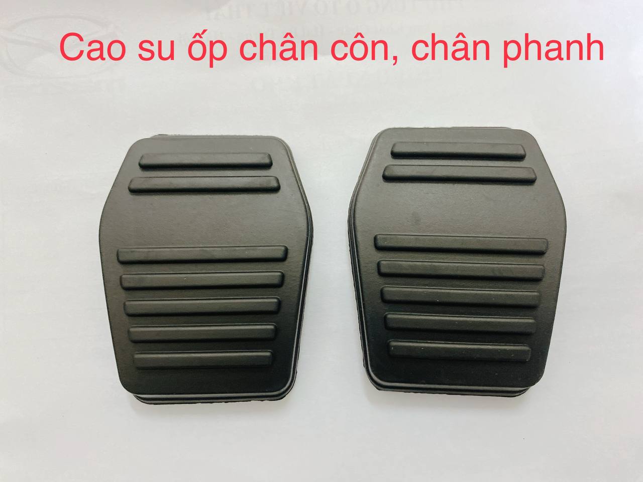 Một bộ 2 cao su ốp chân phanh chân côn Transit