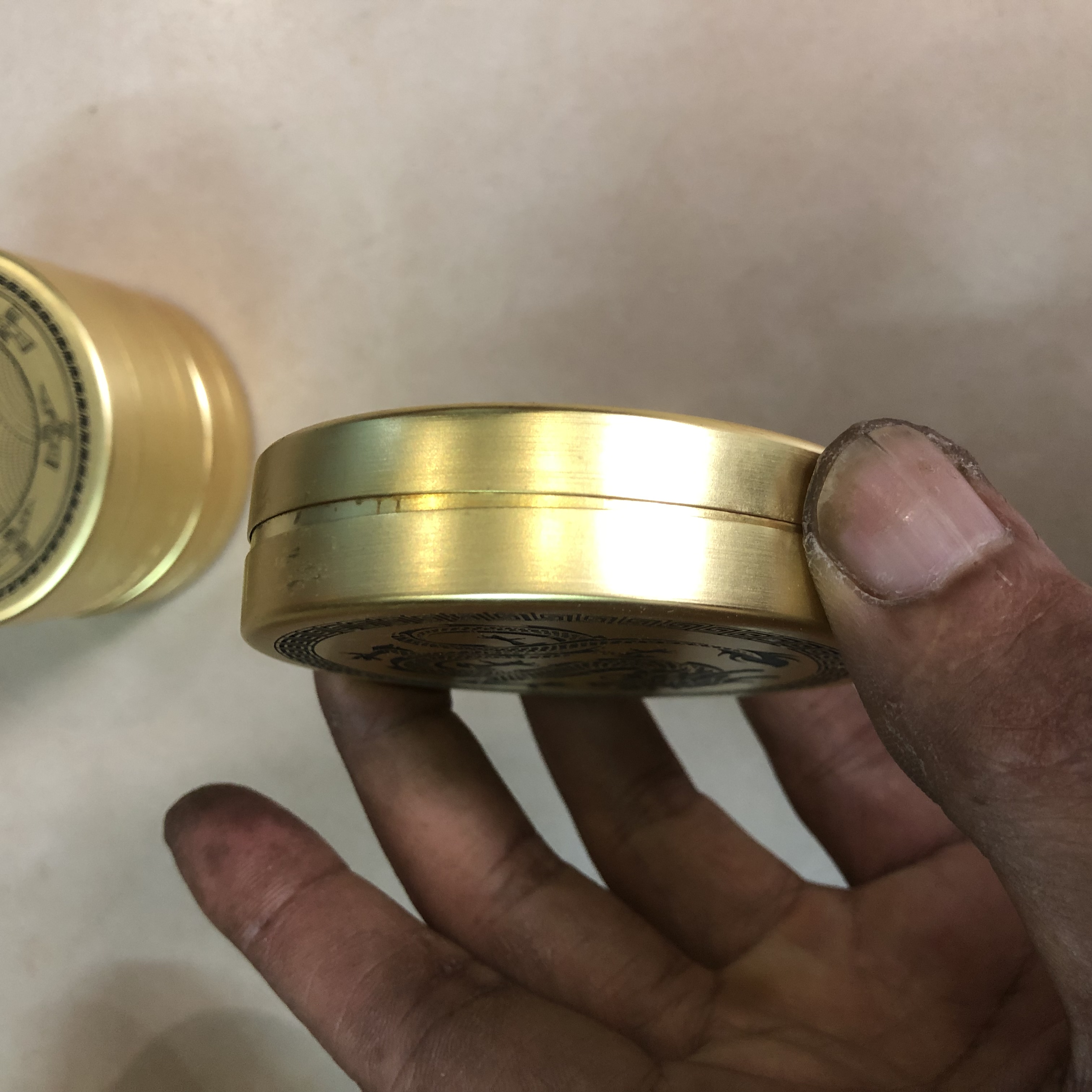 Hộp đựng bằng đồng tặng 2 nhấc tàn