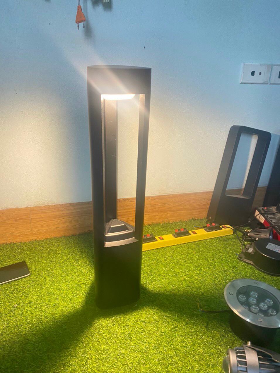 Đèn LED Trang Trí Sân Vườn Hình Trụ Cao Cấp Chiếu Sáng Lối Đi, Trang Trí Dẫn Lối Công Viên, Biệt Thự Sân Vườn