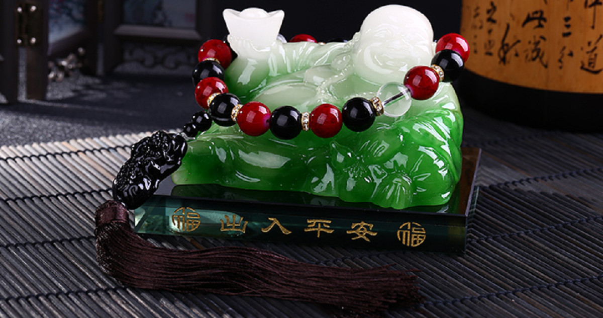 Tượng phật Di Lặc bằng ngọc nâng vàng có chỗ đổ nước hoa để ô tô Tượng phật phong thủy trang trí trong nhà để bàn làm việc