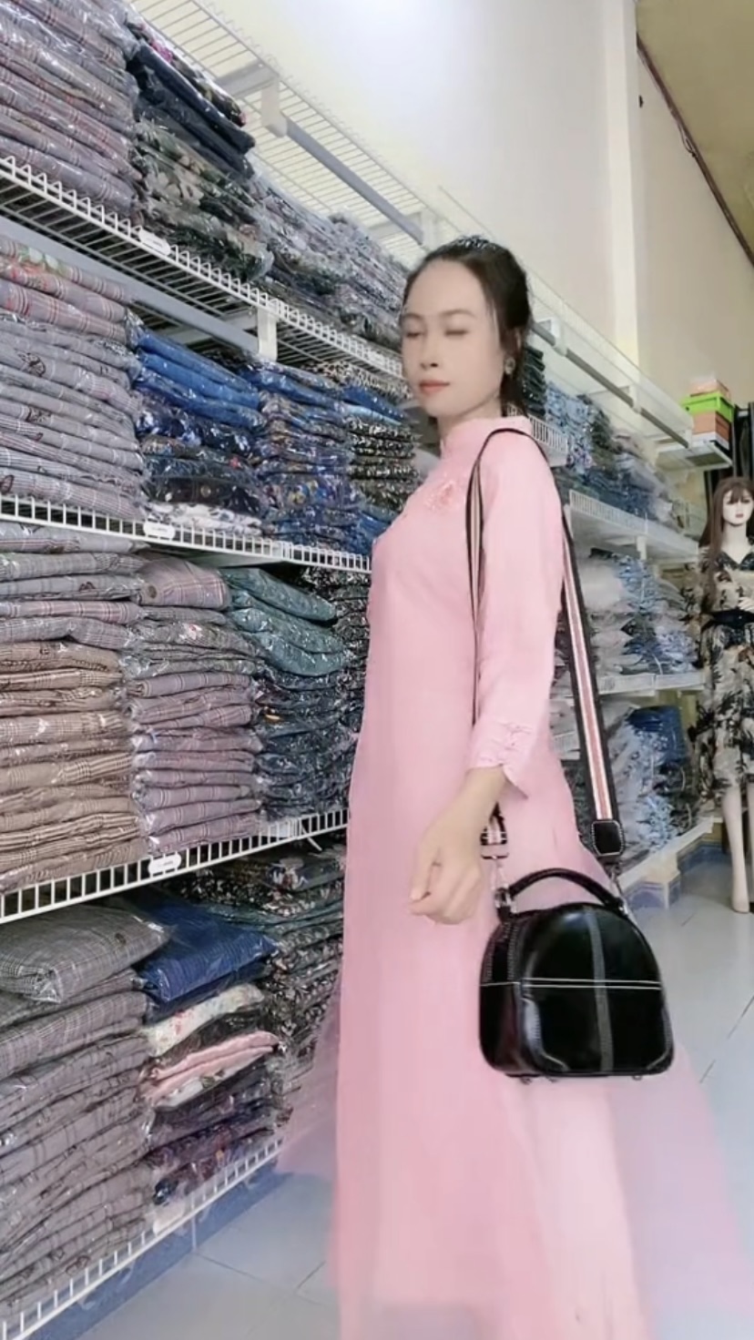 Áo dài cách tân họa tiết sang xinh khác biệt trên nền chất liệu cao cấp