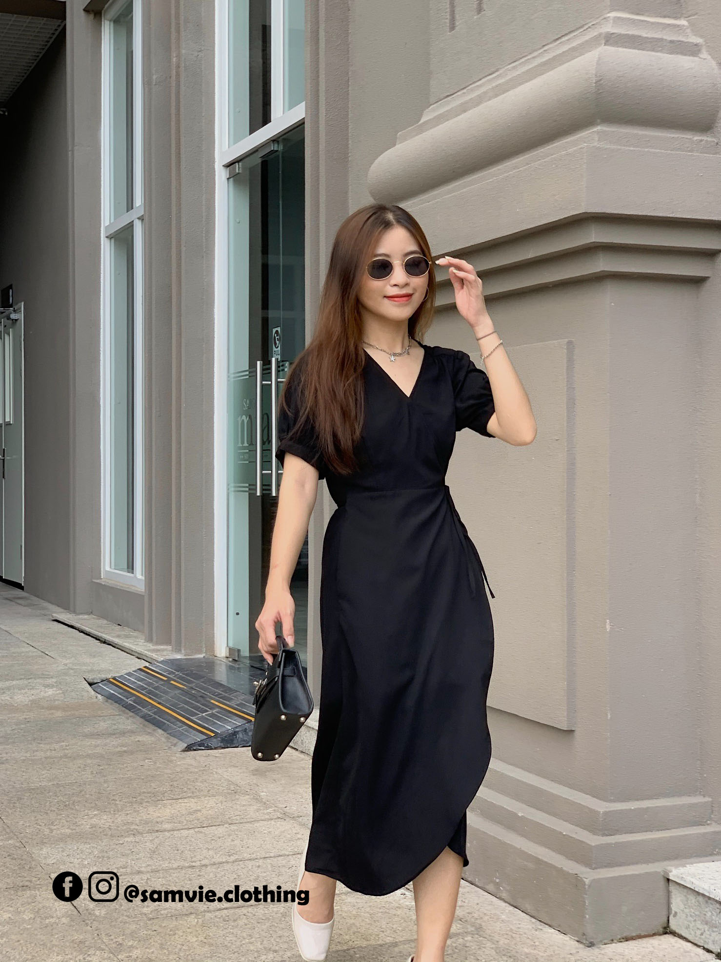 Đầm đen dáng dài xẻ tà cột eo Samvie