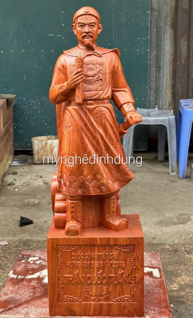 Tượng trần quốc tuấn bằng gỗ hương đá kt cao 100×30×25cm