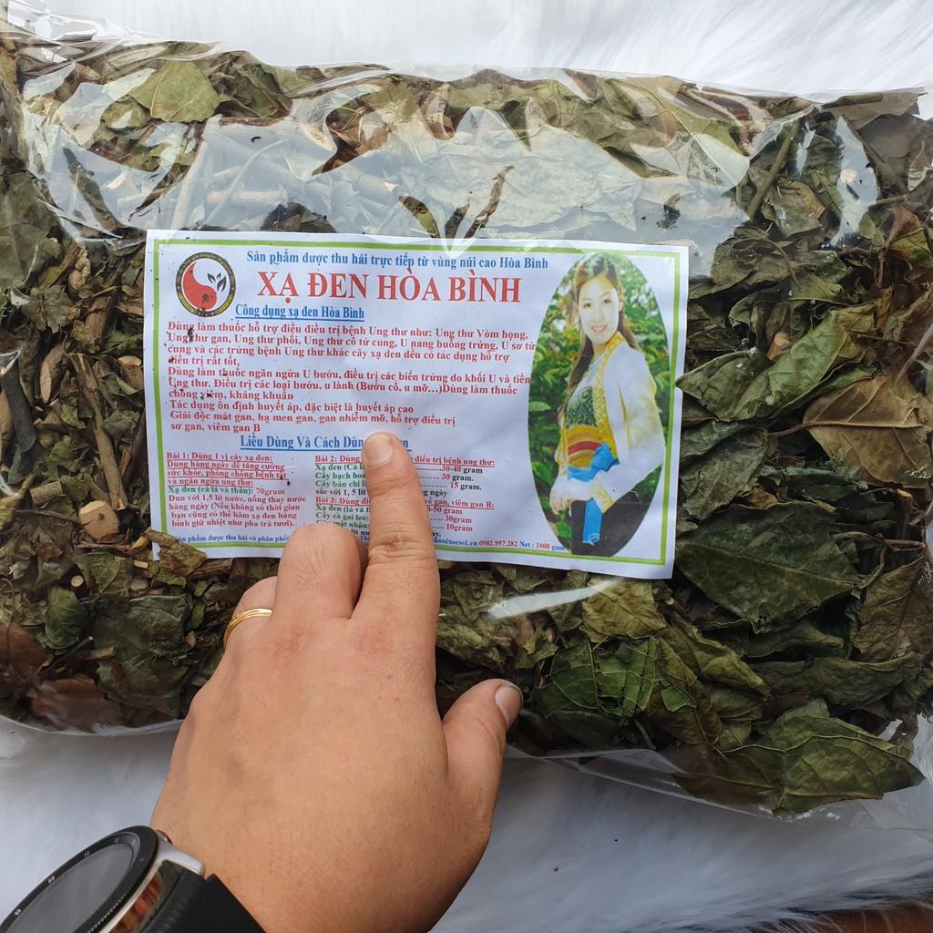Xạ đen hòa bình lá và cành