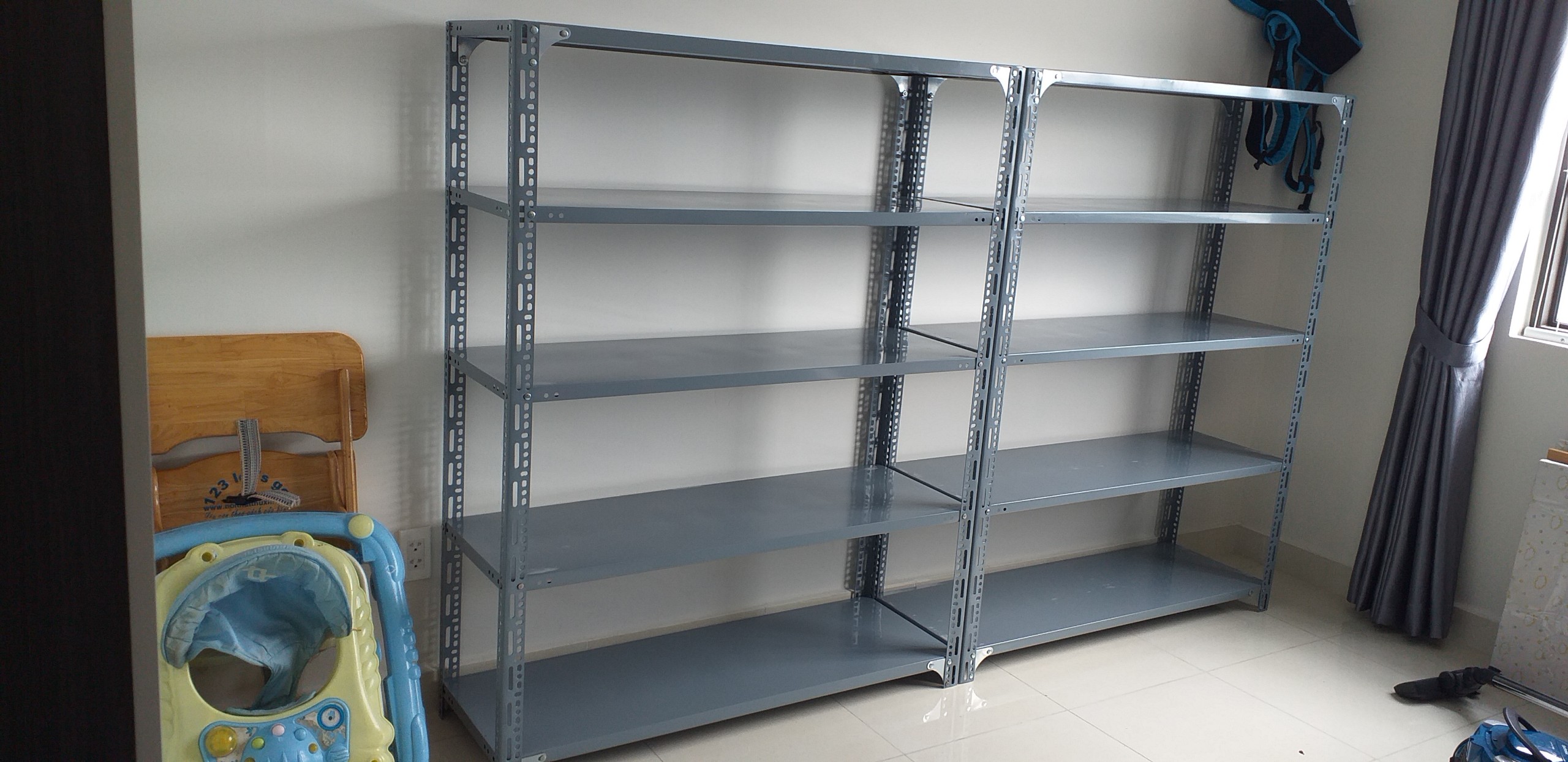 KỆ SẮT V LỖ đa năng - kệ kho hàng Loại dày, chịu tải tốt.
