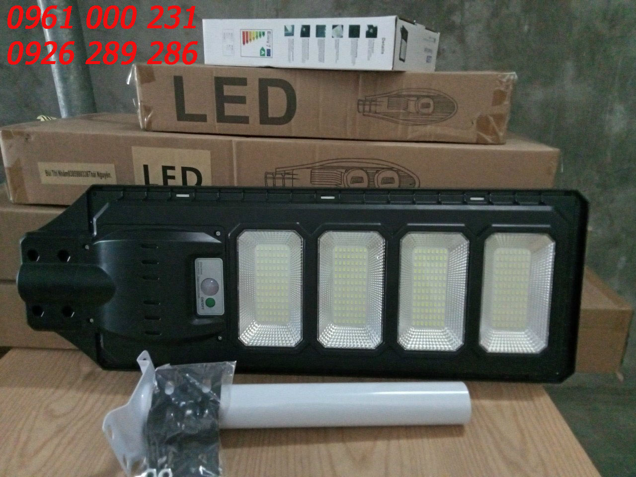 Đèn đường Năng lượng mặt trời 200W