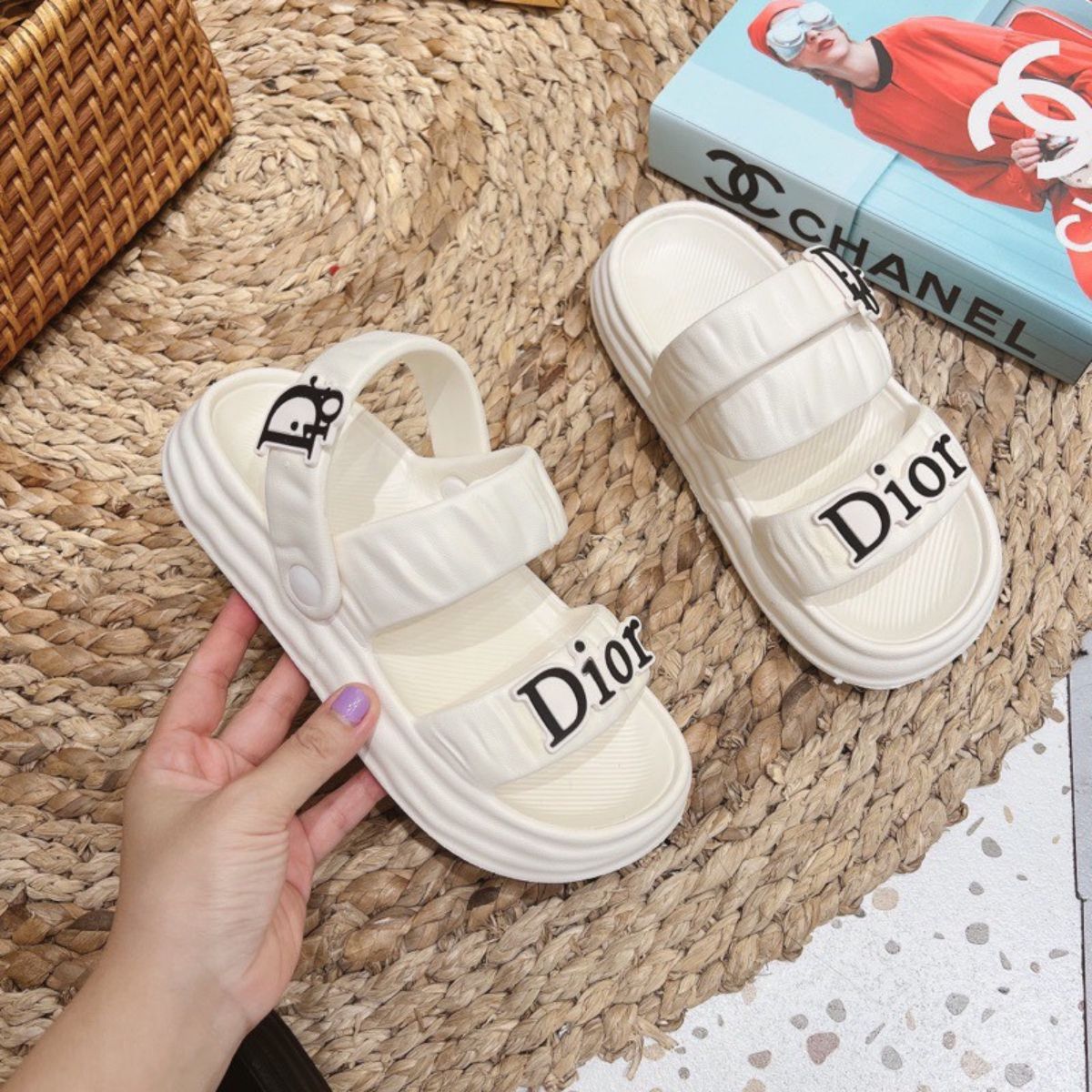 Dép Sandal Nữ Micone Dép Quai Hậu Nhún Nữ Có Hình Dép Nữ Đế Cao Dán Chữ Siêu Hot D308