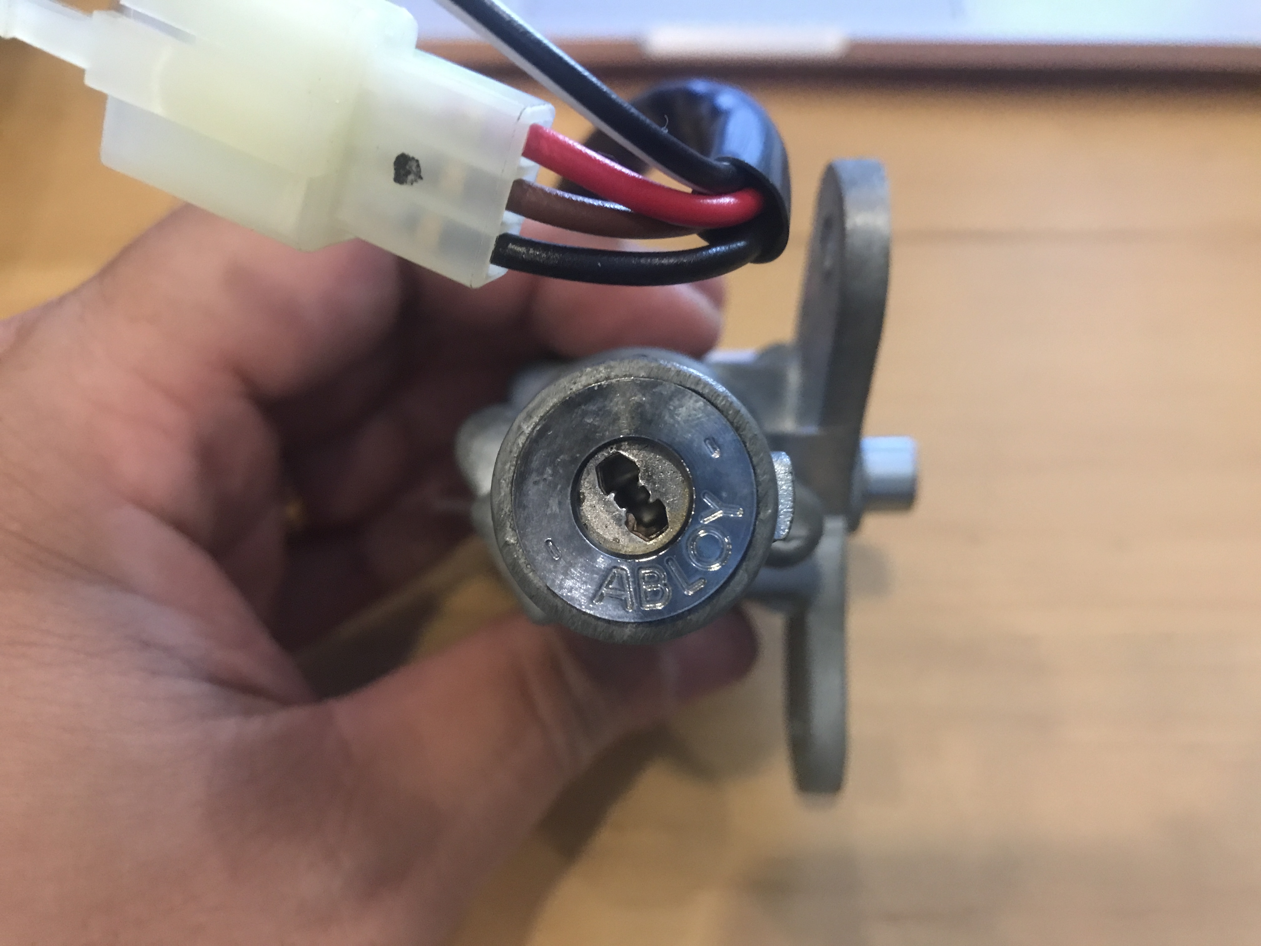 Khóa cổ chống trộm, chống bẻ khóa, chống vam, chống đoản cho Yamaha Z125 - YA Z125