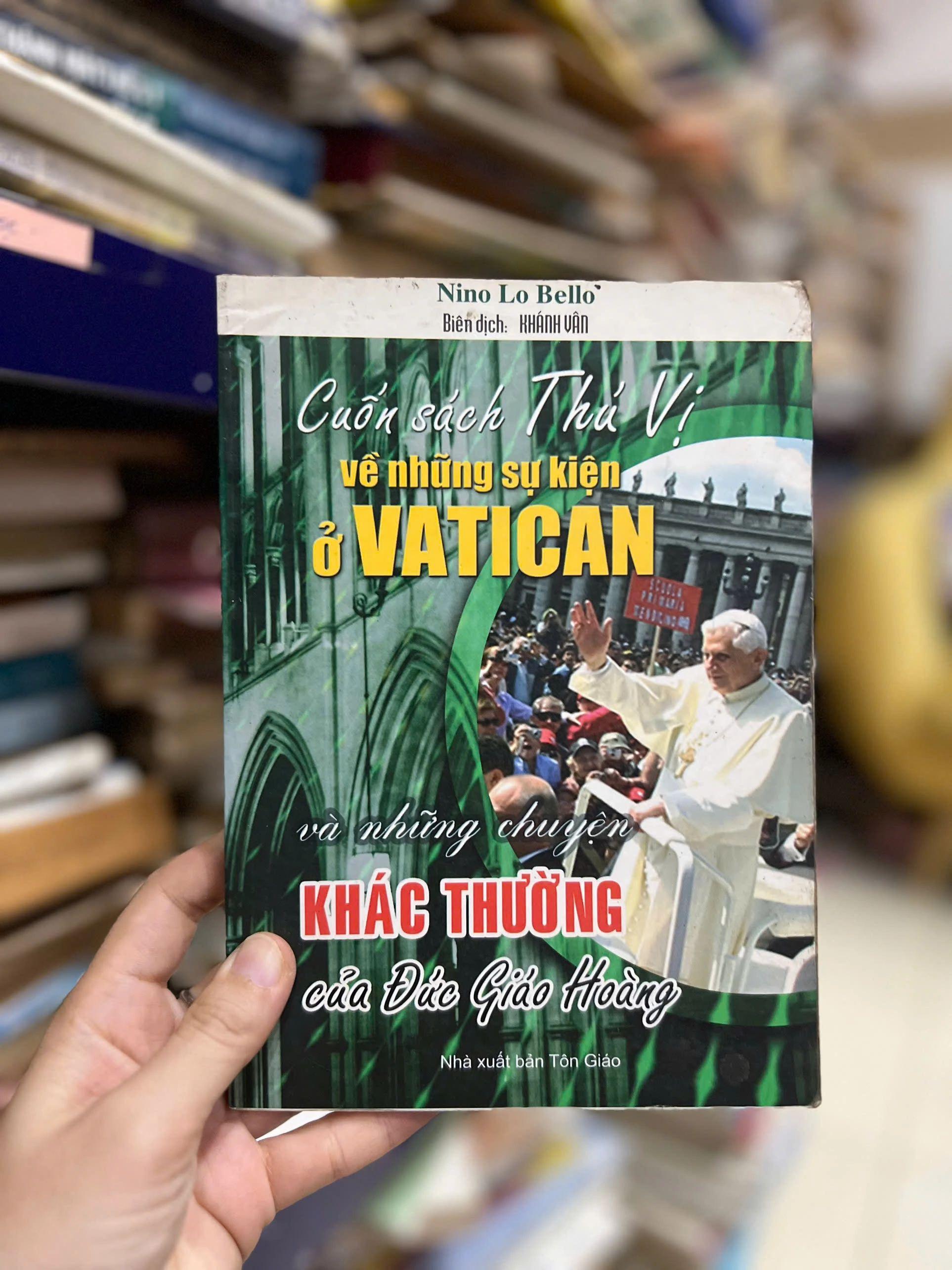 Cuốn Sách Thú Vị Về Những Sự Kiện Ở Vatican