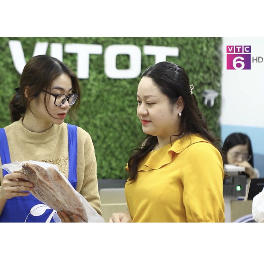 - VITOT FOOD CHẢ MỰC HẠ LONG