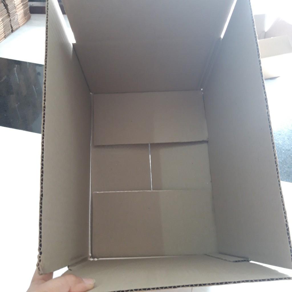 100 họp 10x10x8 cm nắp dán